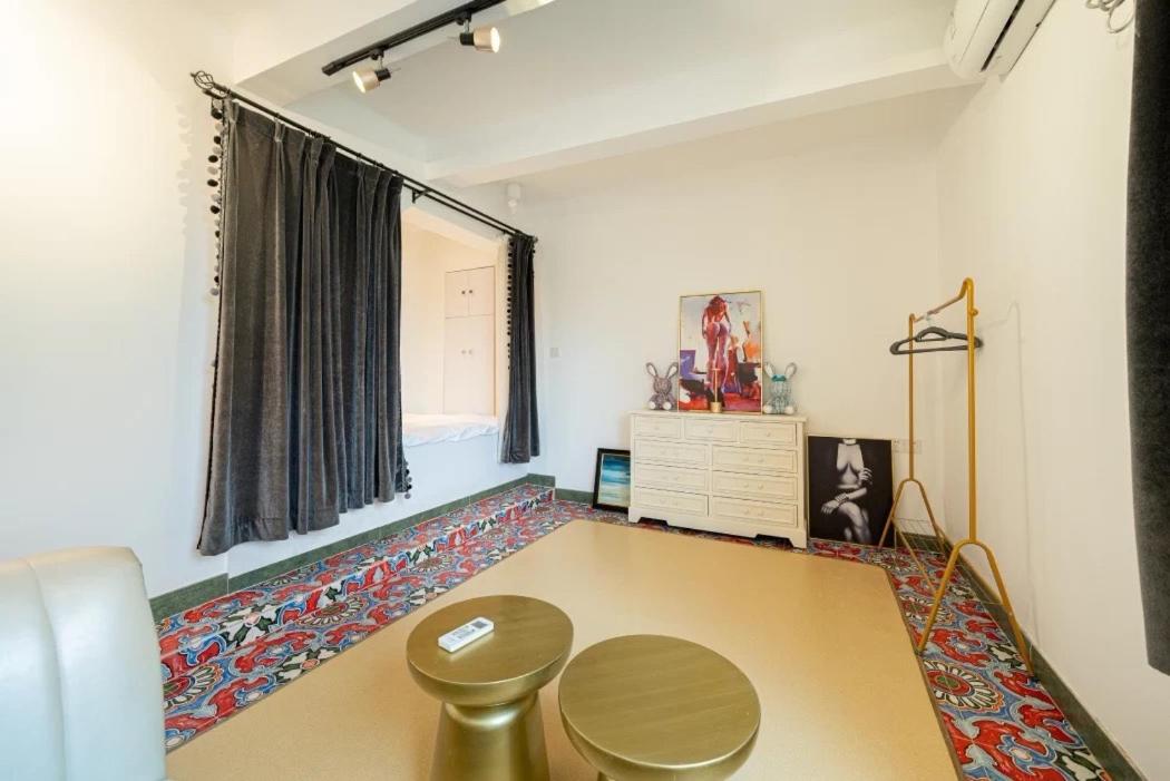 Hills & Serendipity Roof House Near Line1 & Line12 South Shanxi Road Iapm Huaihai Zhong Road Apartemen