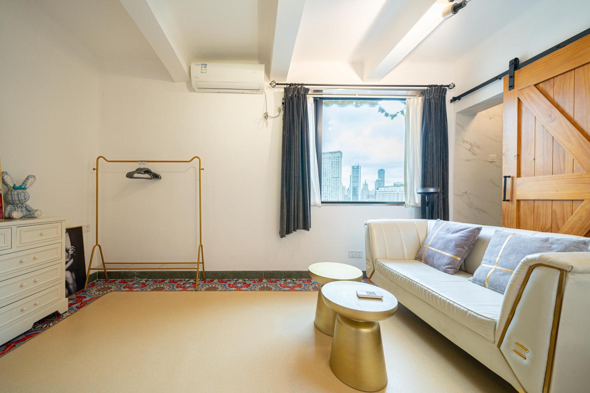 Hills & Serendipity Roof House Near Line1 & Line12 South Shanxi Road Iapm Huaihai Zhong Road