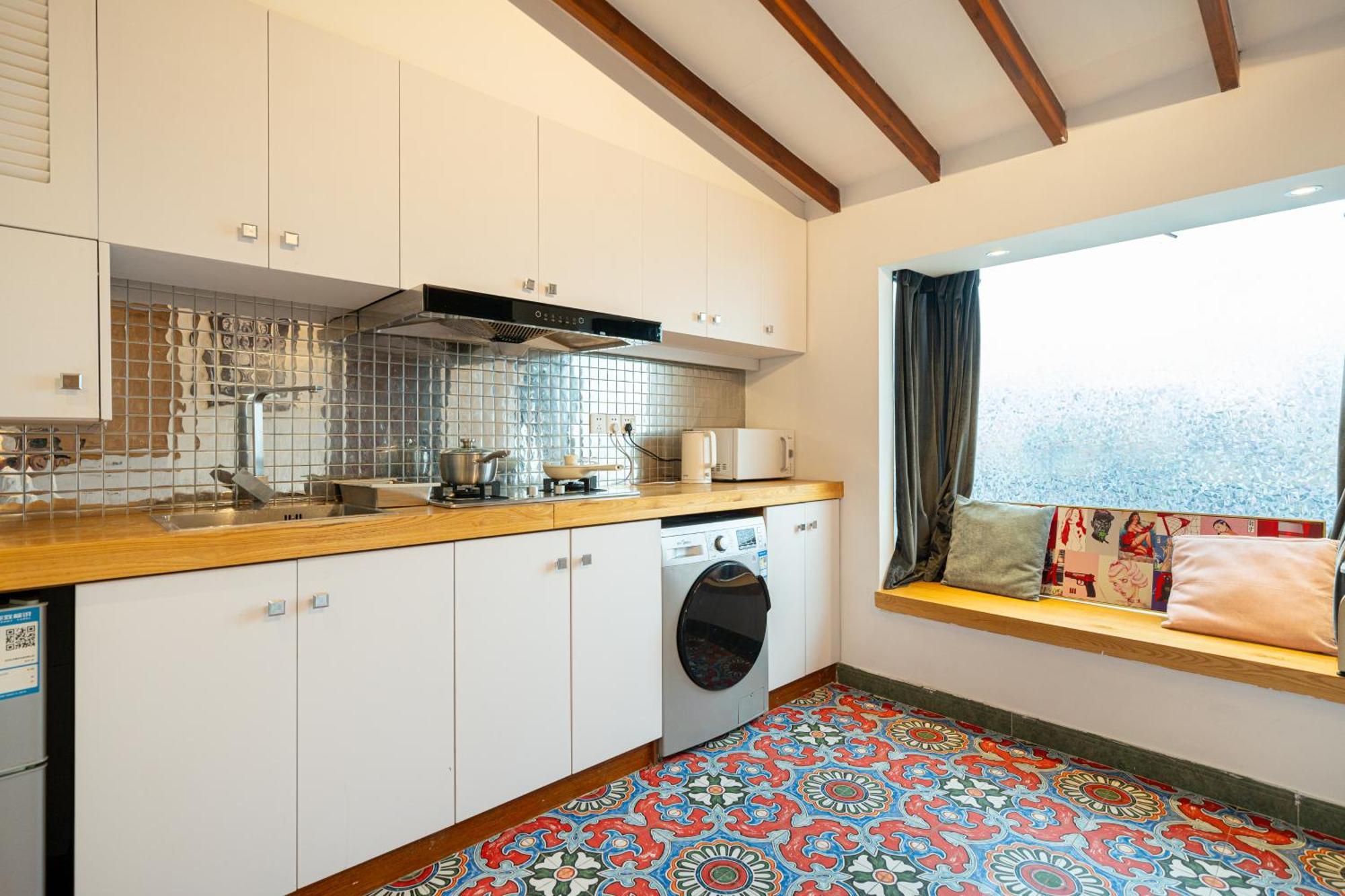 Hills & Serendipity Roof House Near Line1 & Line12 South Shanxi Road Iapm Huaihai Zhong Road Apartemen